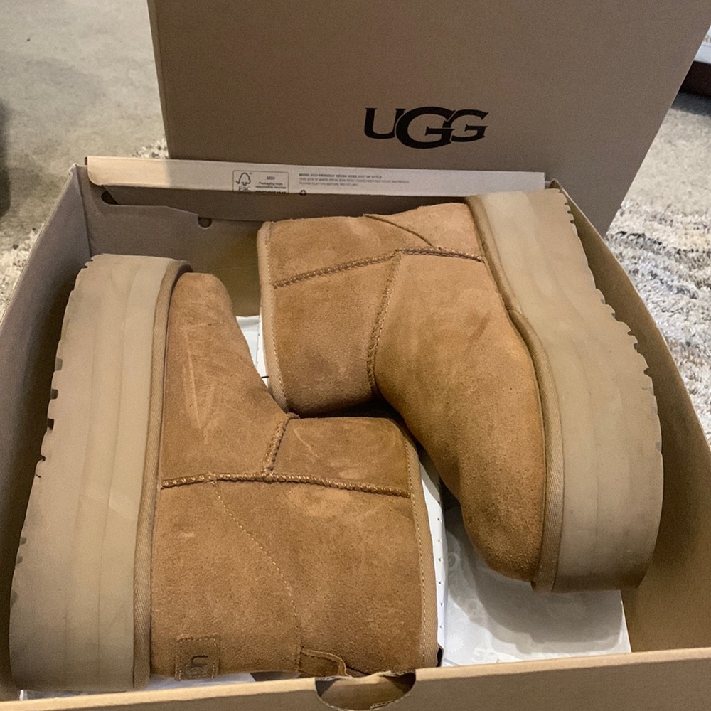 UGG Mini Platform boot